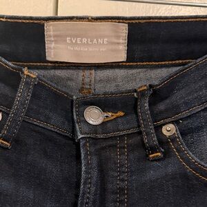 EUC Everlane Dark Indigo mid rise Skinny Jeans